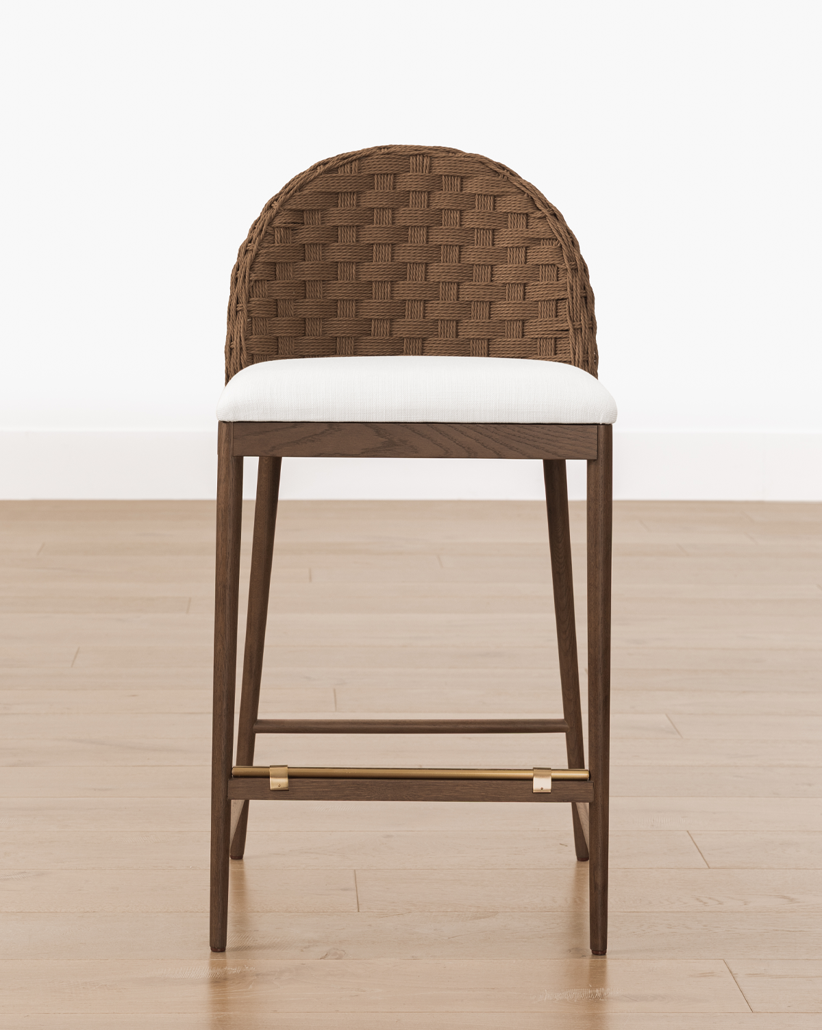 Tabouret de comptoir en chêne scandinave et tissé avec coussin blanc impeccable pour salle à manger
