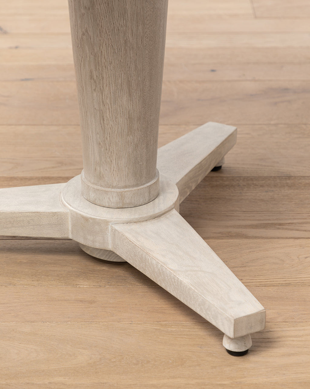 Table d'appoint moderne en bois à forme organique pour le salon