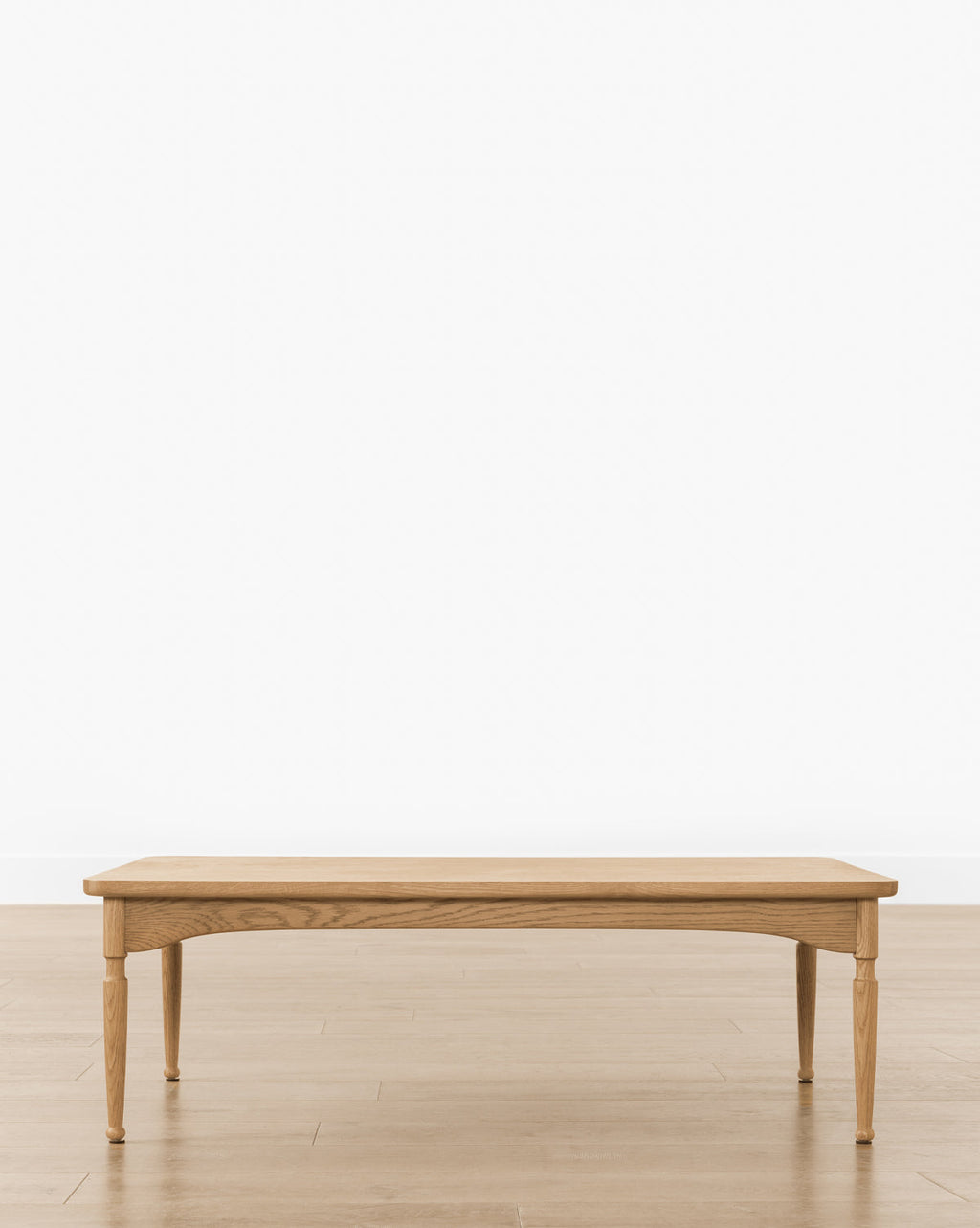 Table basse en chêne miel traditionnel avec pieds crantés et détails boule pour le salon
