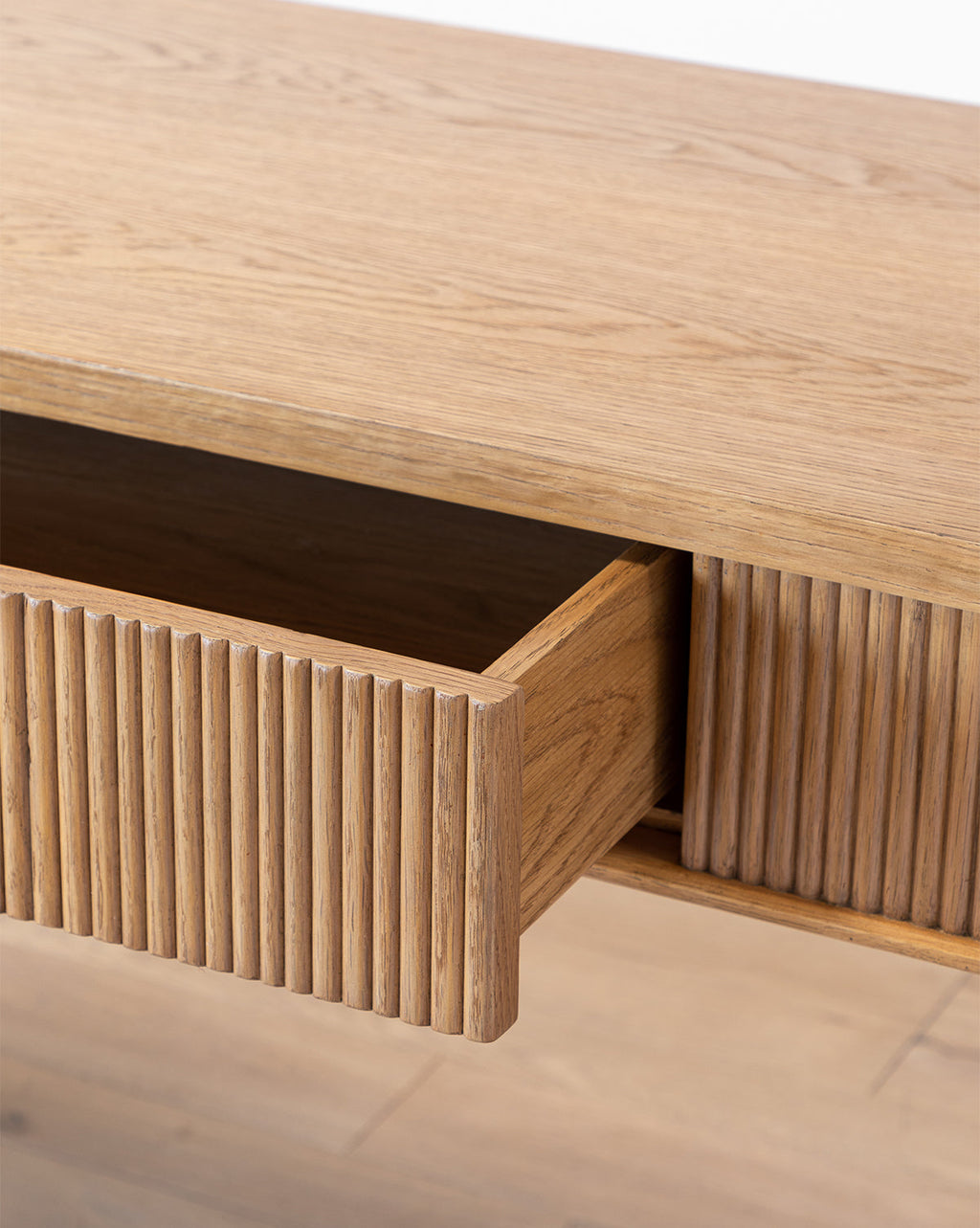 Console moderne en bois au design minimaliste pour salon