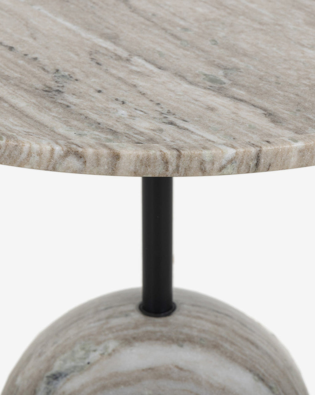Table d'appoint moderne en bois avec silhouette élégante pour salon