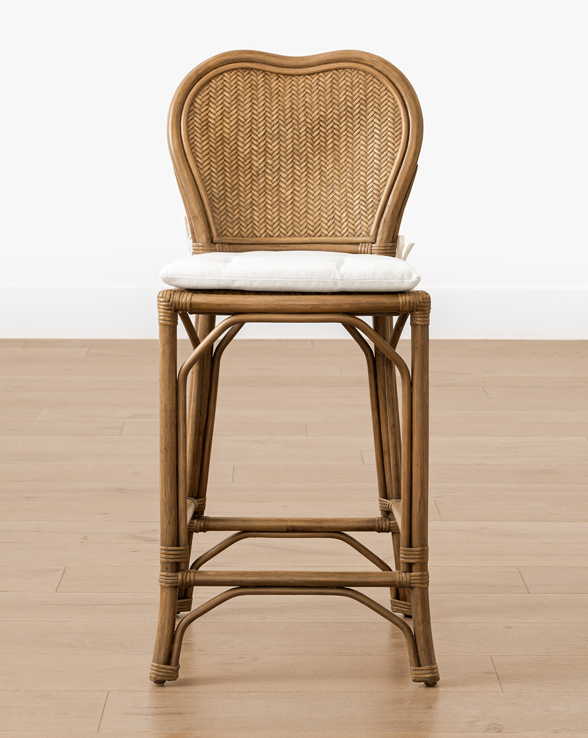 Tabouret de comptoir européen en rotin et lin de performance avec assise tissée artisanale pour salle à manger