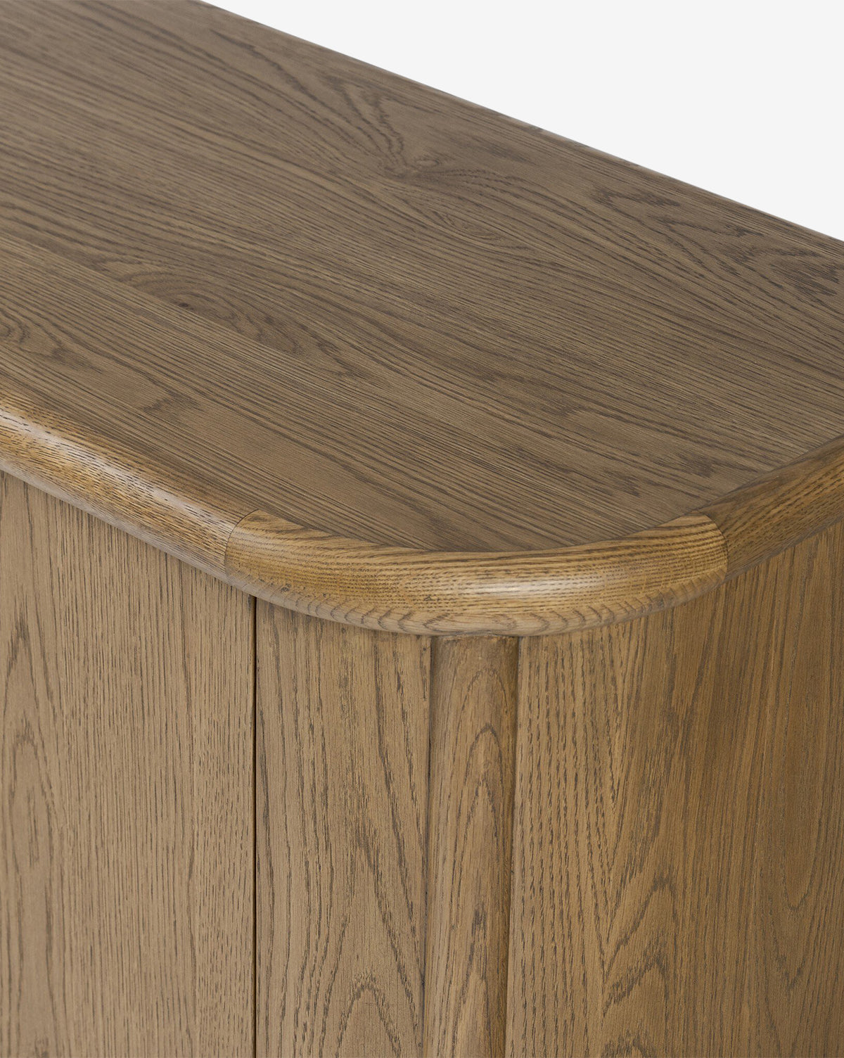 Buffet moderne en bois, silhouette raffinée et rangements pour le salon