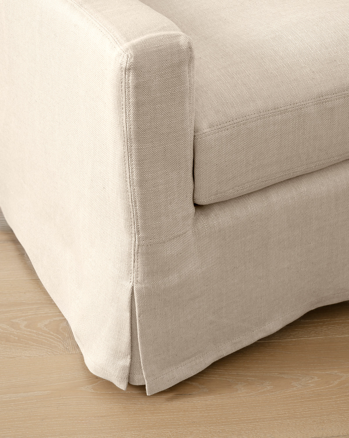 Fauteuil pivotant classique déhoussable avec assise profonde et confortable pour le salon