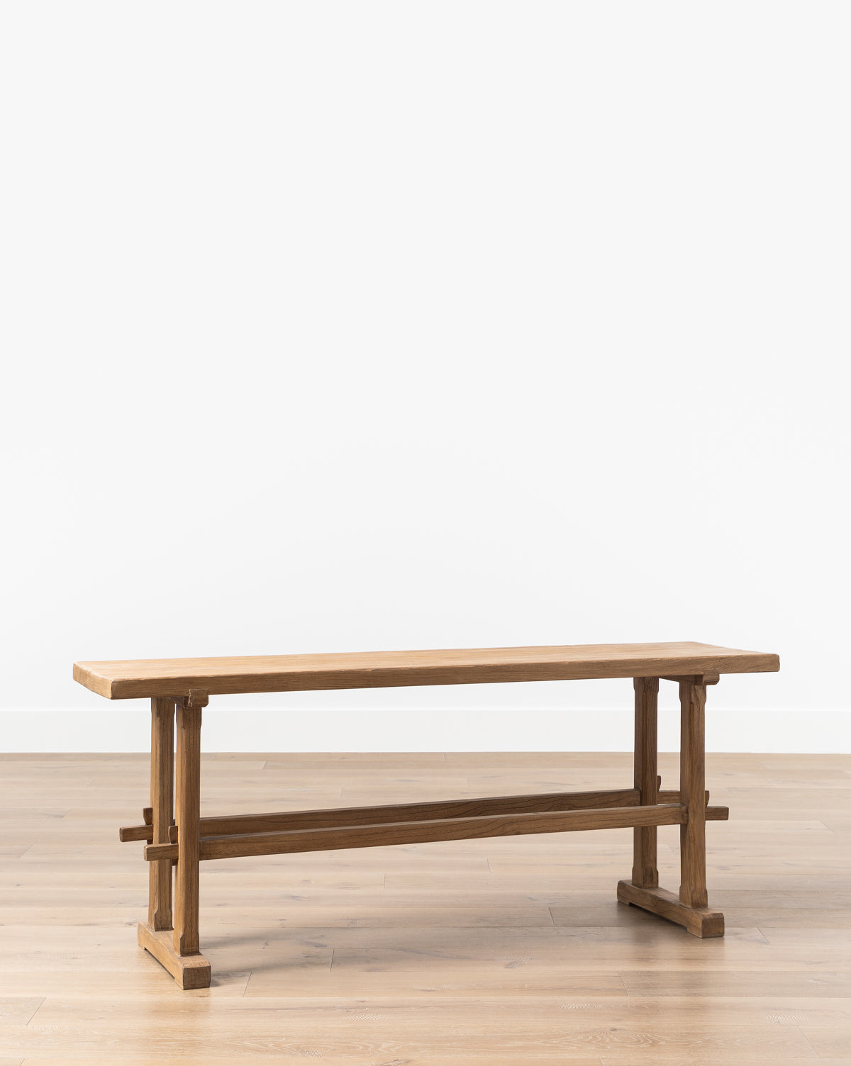 Console en bois rustique avec finition naturelle pour salon