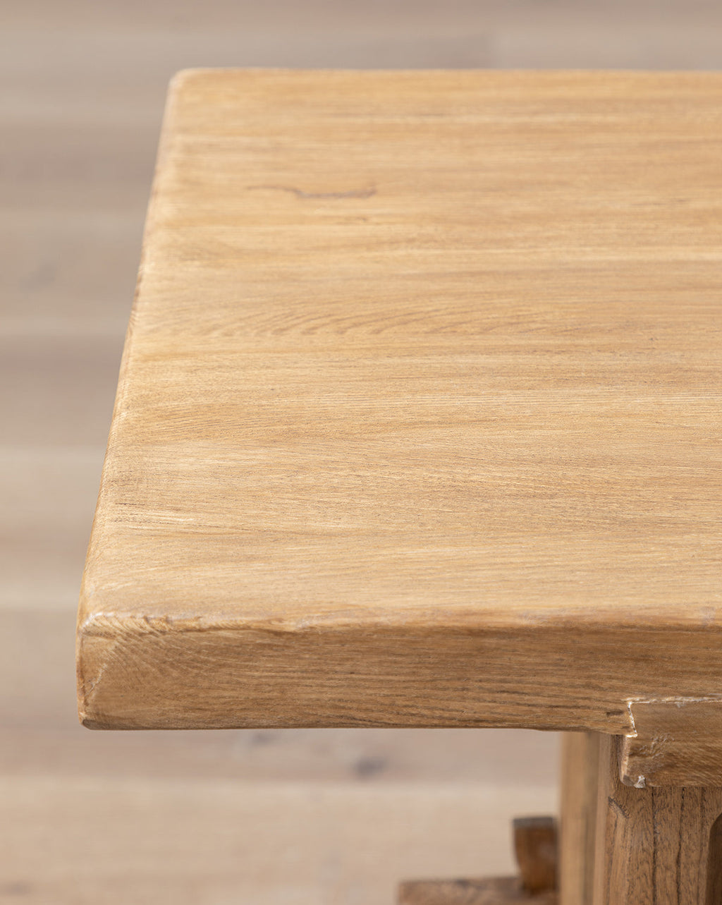 Console en bois rustique avec finition naturelle pour salon