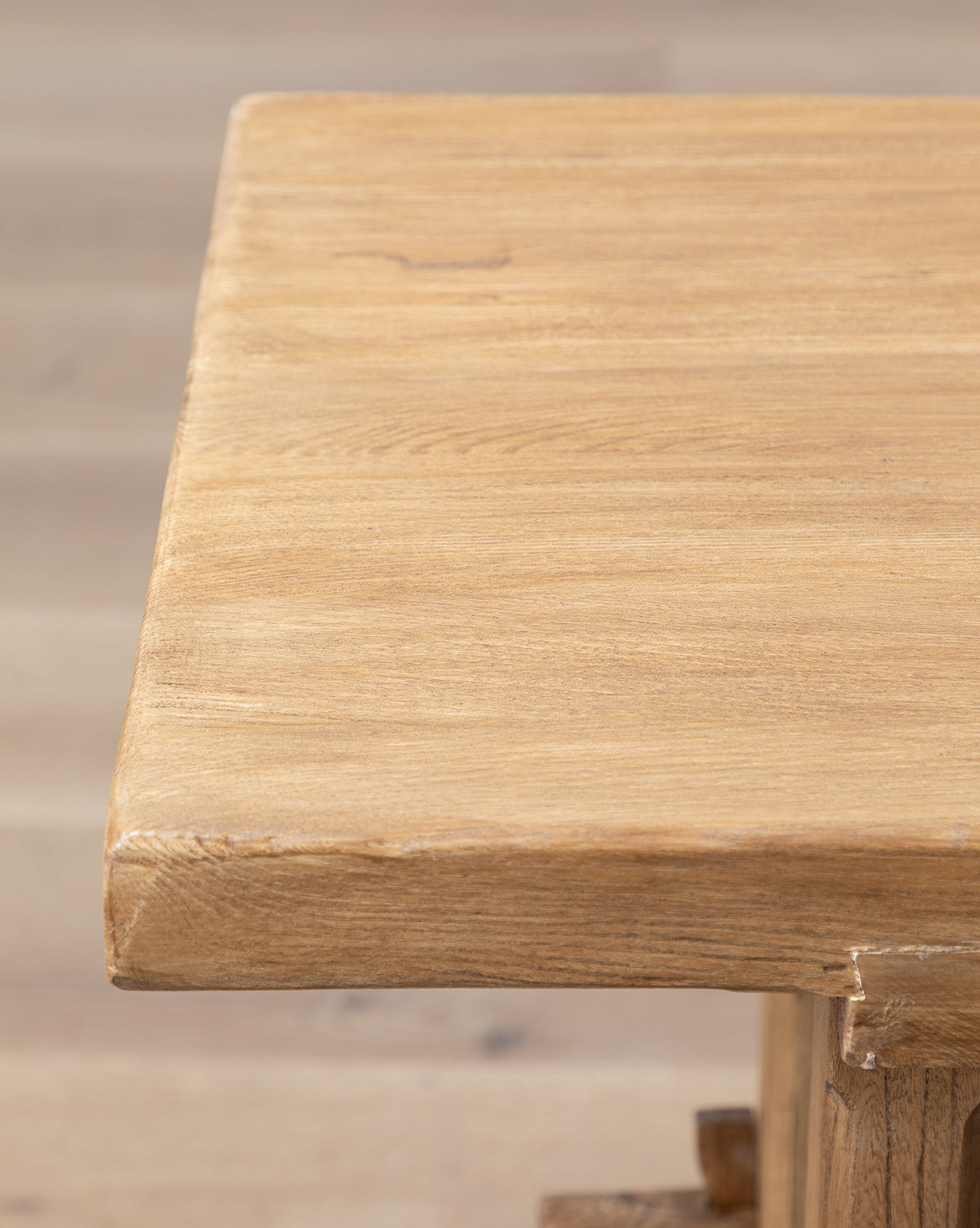 Console en bois rustique avec finition naturelle pour salon