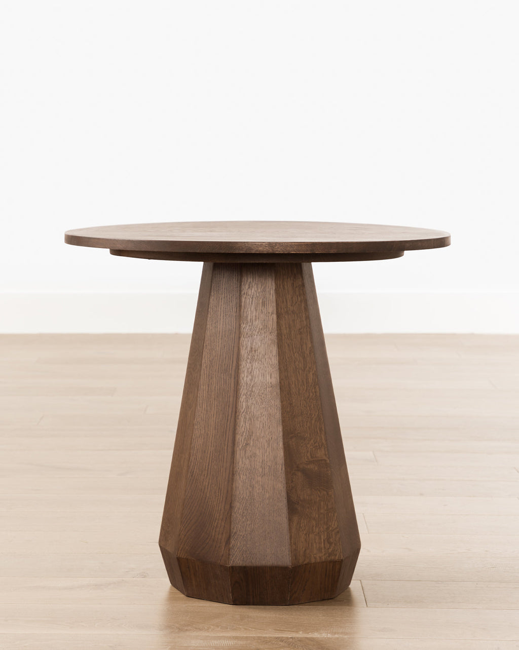 Table d'appoint moderne en bois au design minimaliste pour salon