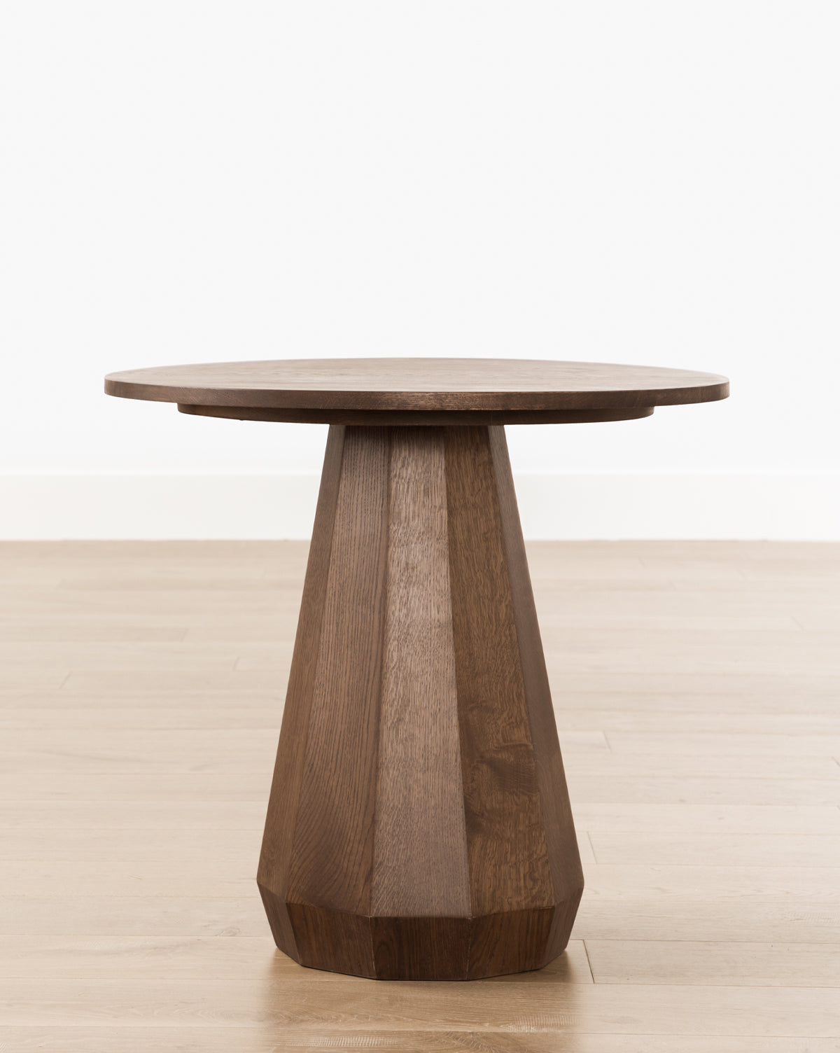 Table d'appoint moderne en bois au design minimaliste pour salon