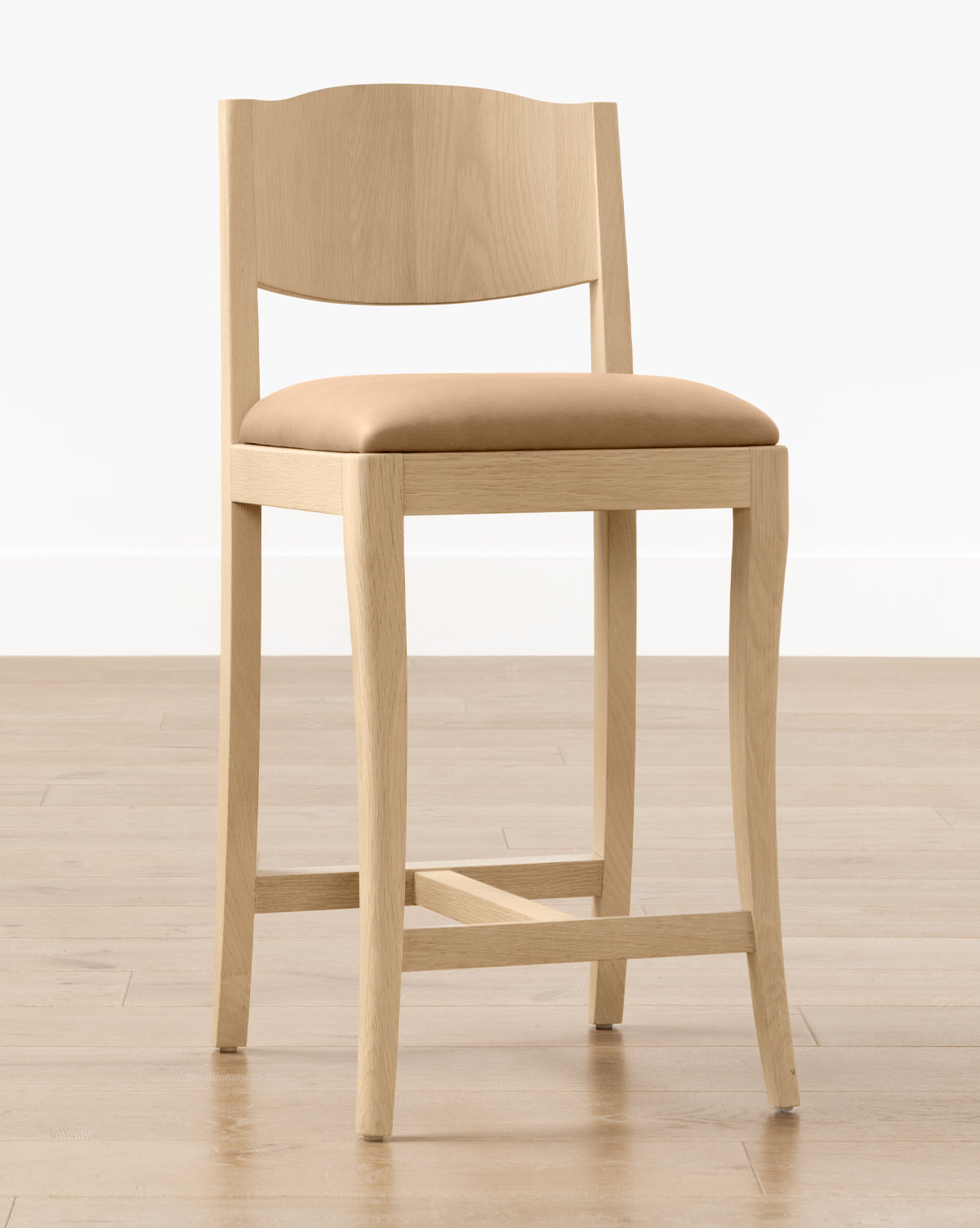 Tabouret de comptoir moderne en chêne blanc avec détails incurvés et revêtement performant pour salle à manger