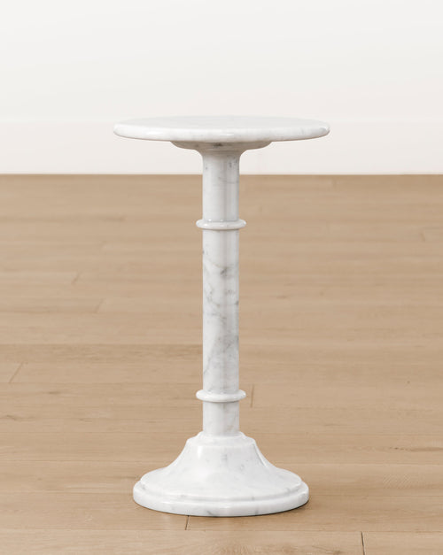Table d'appoint classique en bois au design raffiné pour le salon