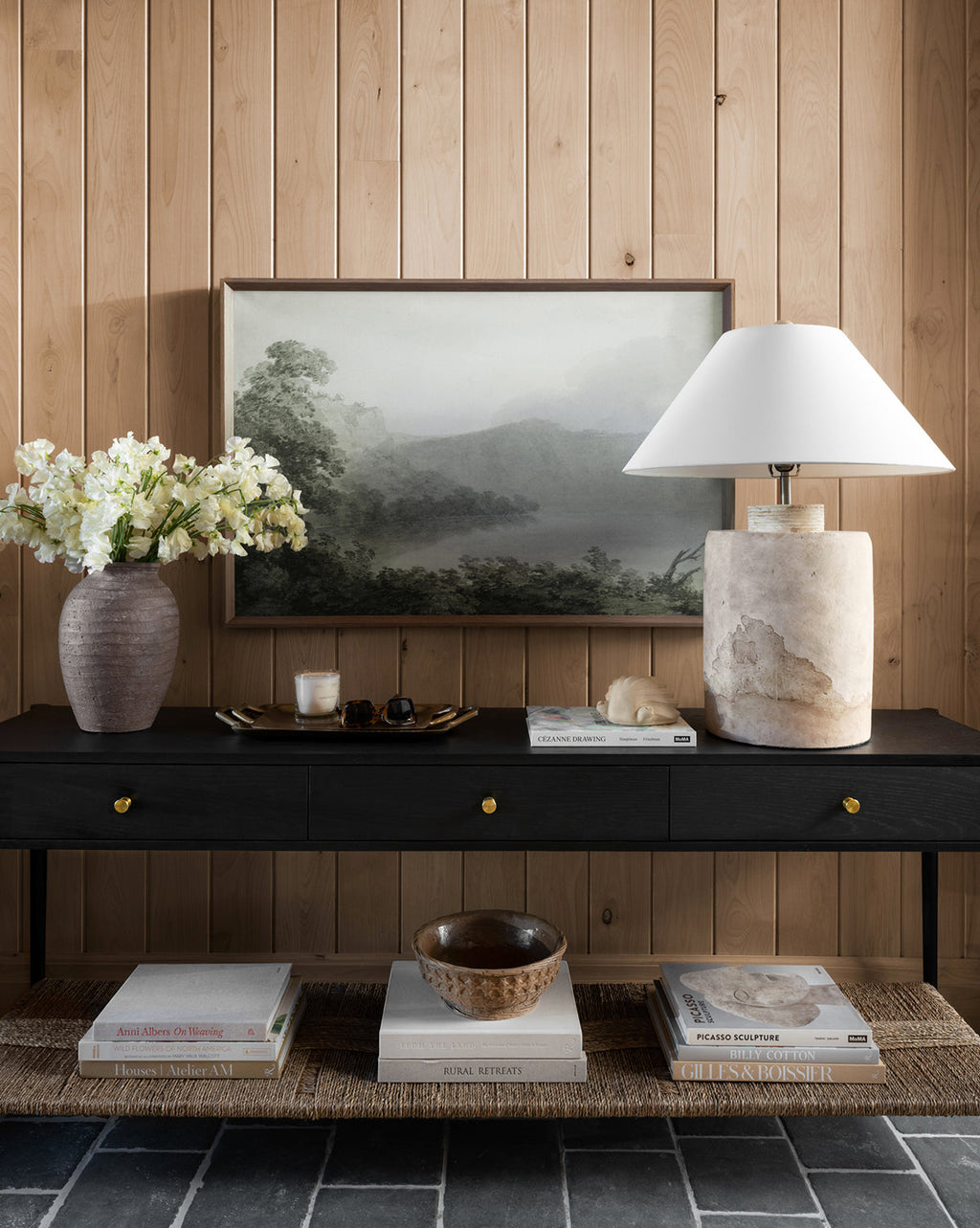 Console en bois moderne aux lignes épurées et au design polyvalent pour le salon