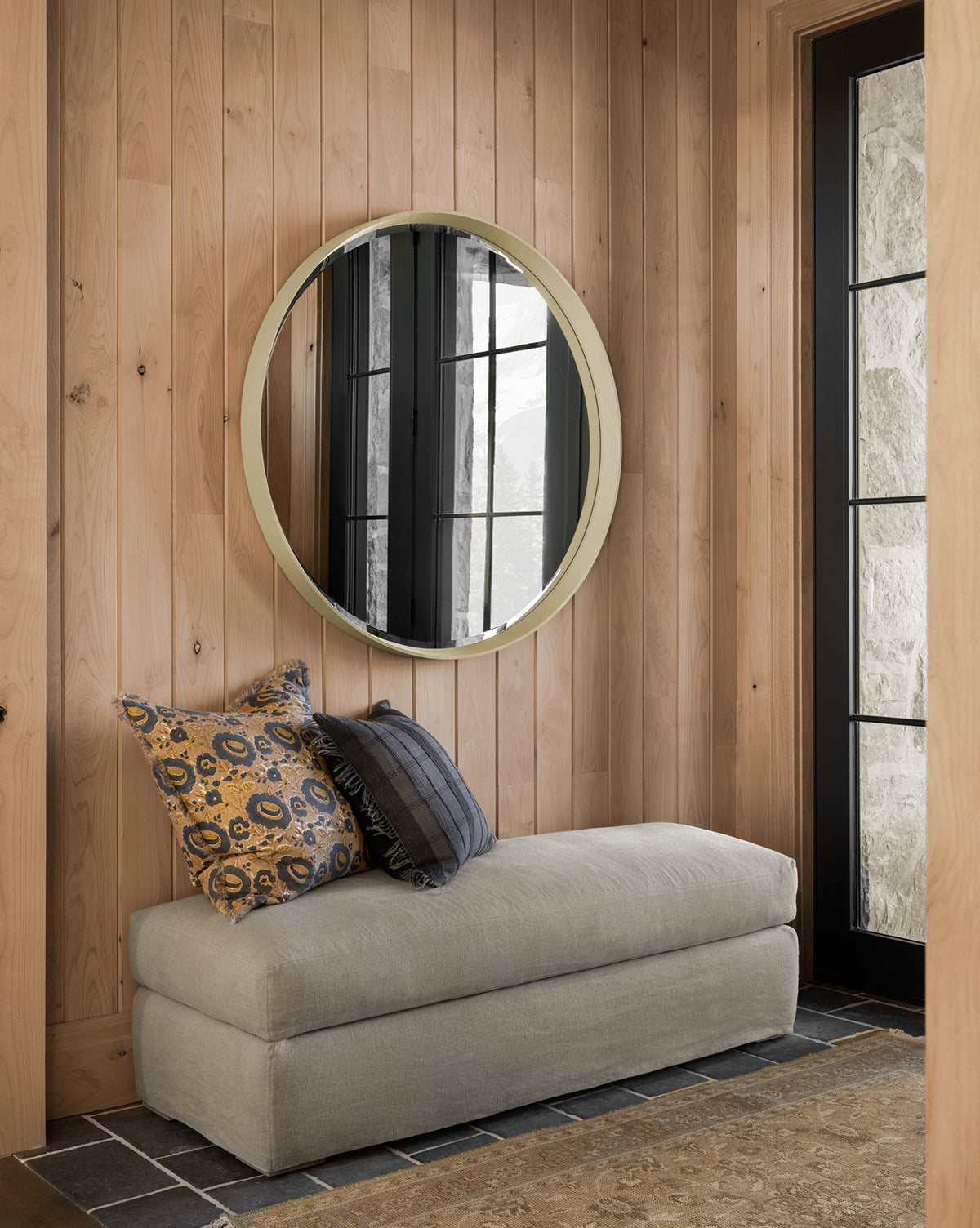 Pouf moderne déhoussable en tissu facile d'entretien et silhouette décontractée pour le salon
