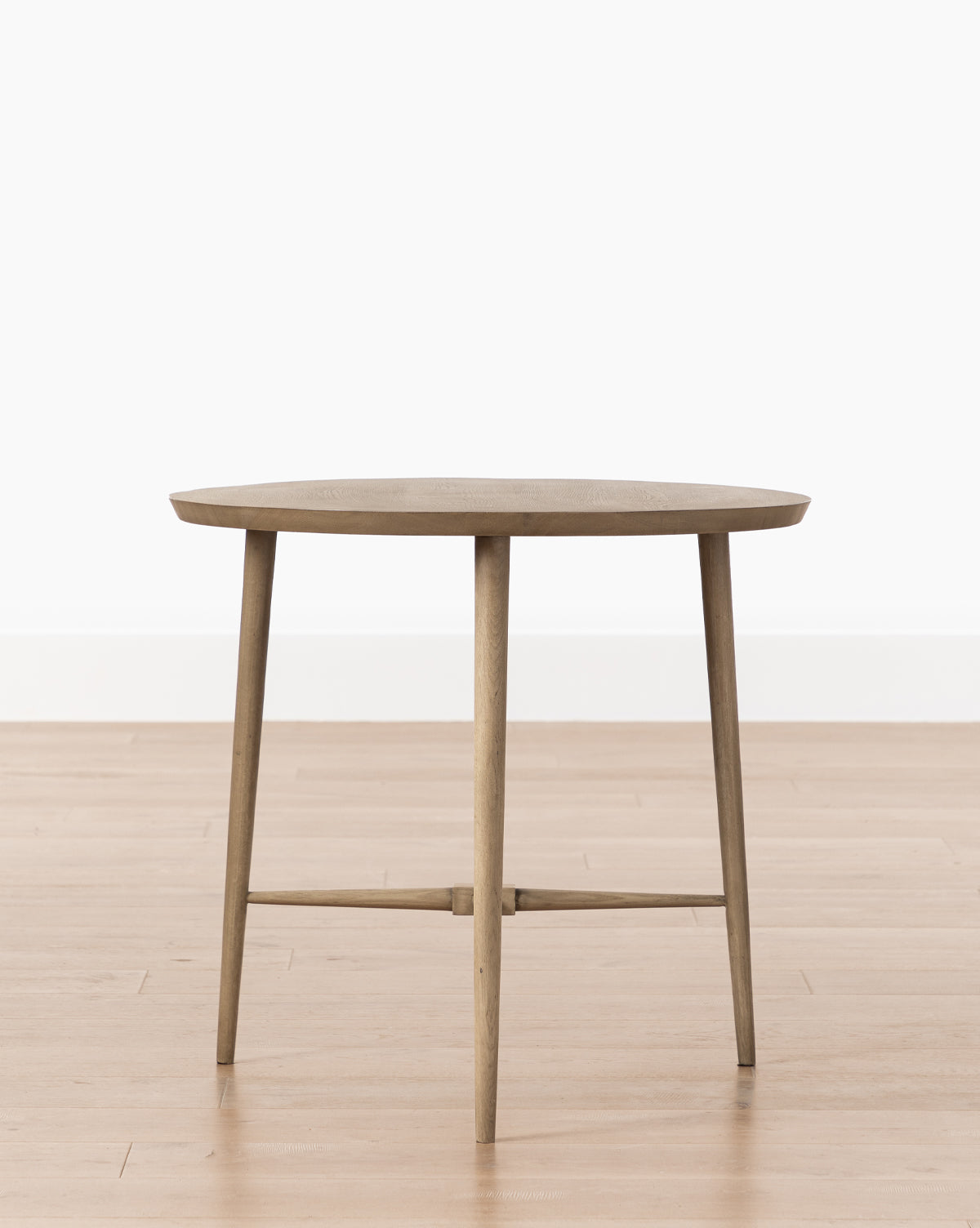 Table d'appoint moderne en bois avec forme architecturale pour le salon