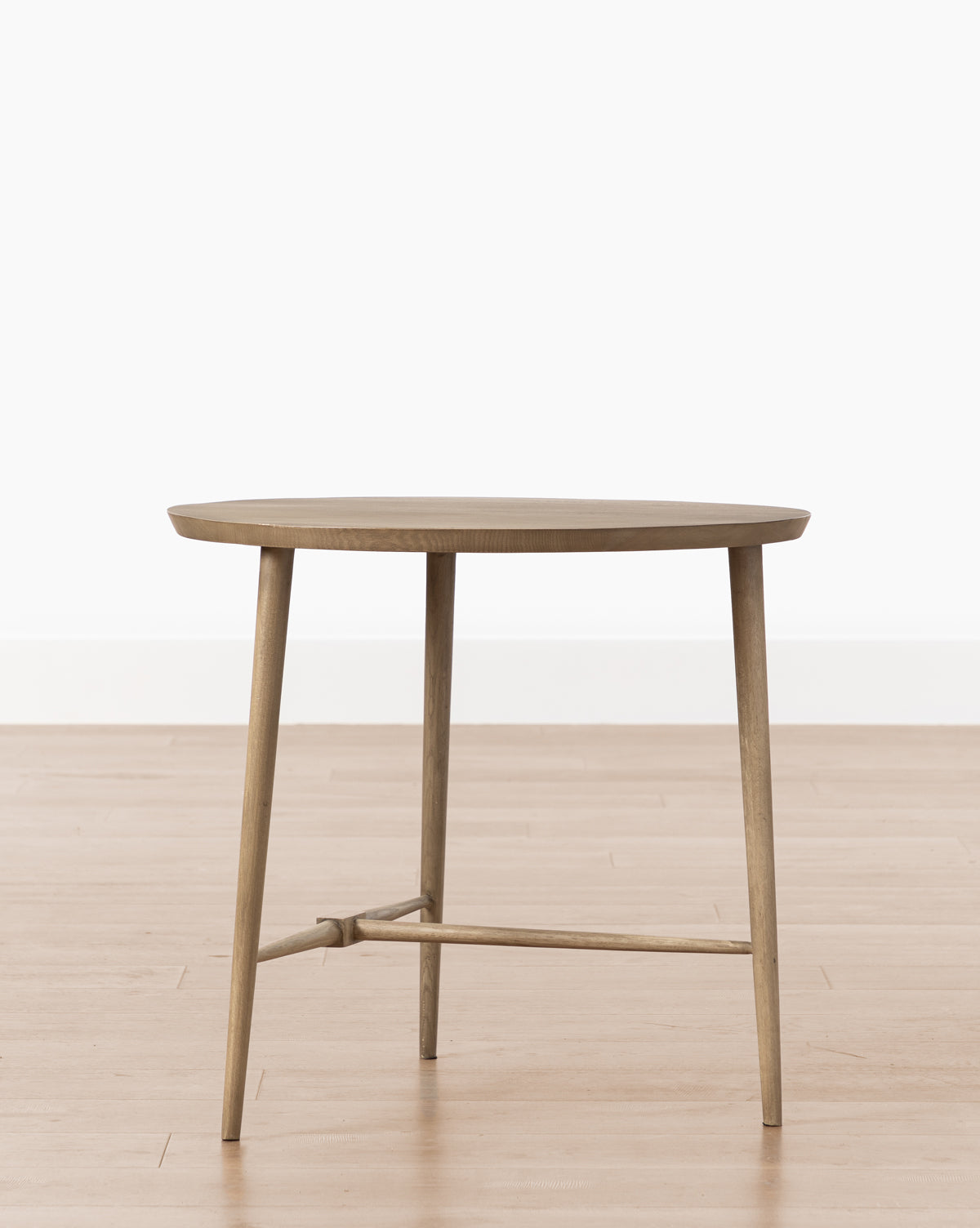 Table d'appoint moderne en bois avec forme architecturale pour le salon