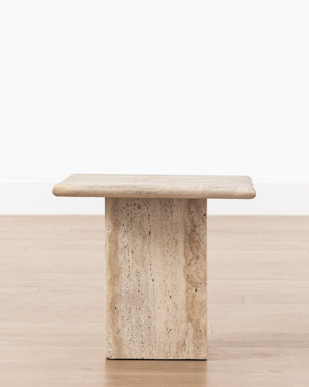 Table d'appoint en travertin organique à texture naturelle pour salon