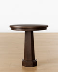 Table d'appoint moderne en bois avec pieds coniques élégants pour le salon