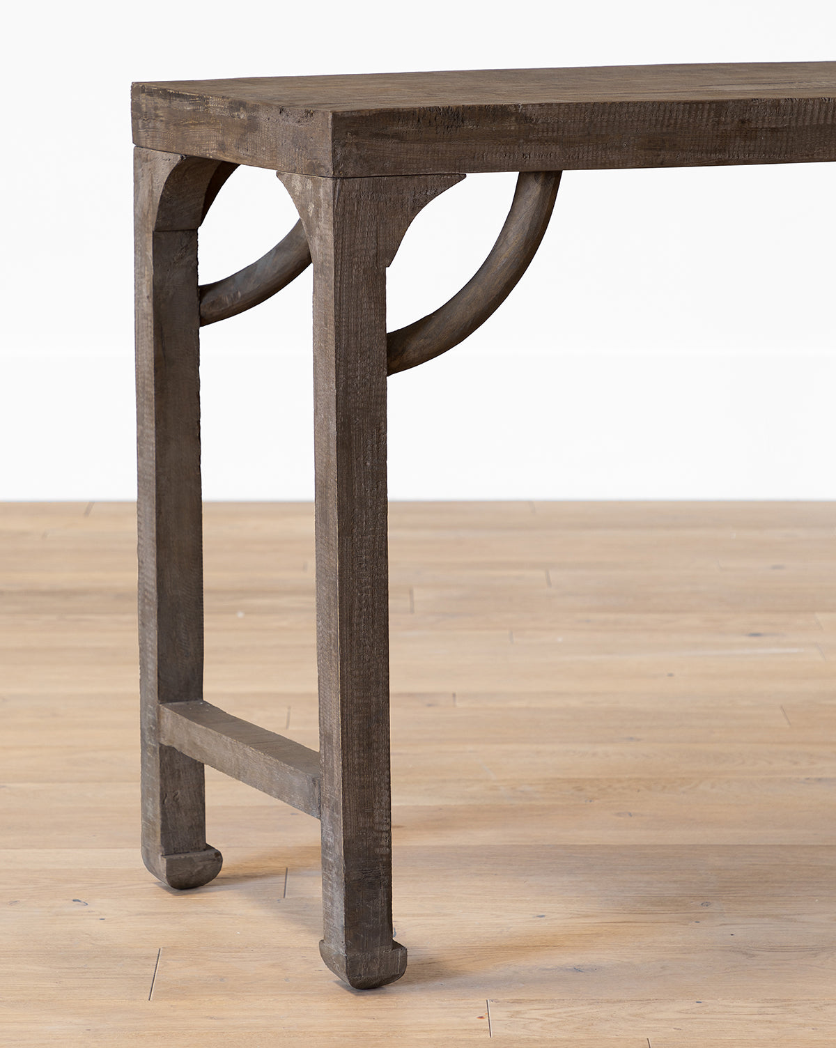 Console moderne en bois à forme architecturale pour salon