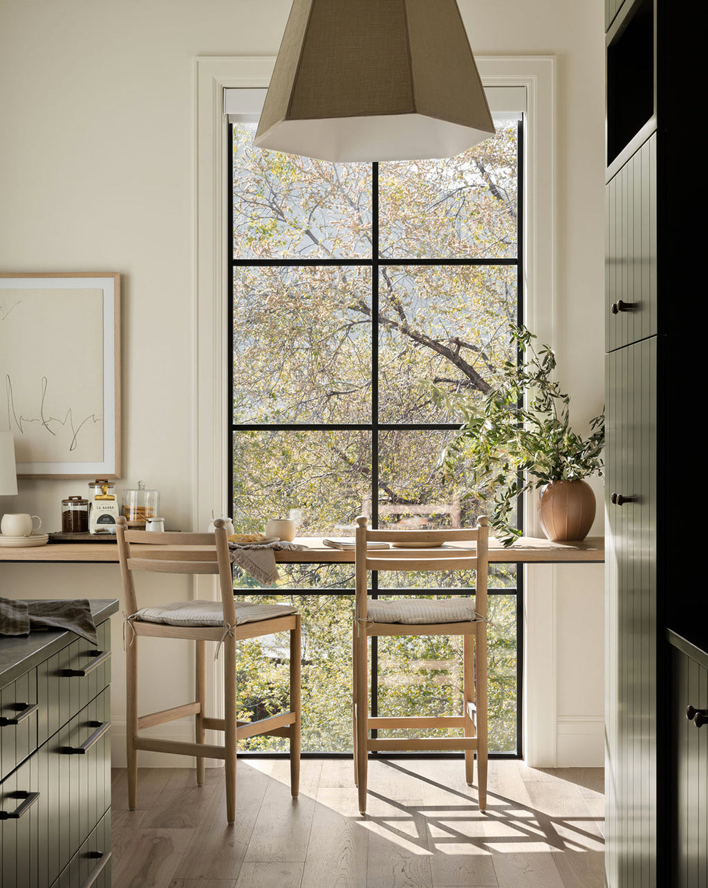 Tabouret de comptoir en chêne blanc naturel et lin avec coussin à nouer pour salle à manger