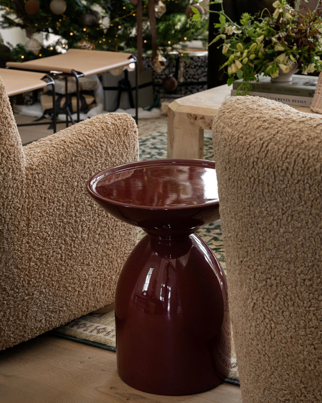 Table d'appoint scandinave en bois au design minimaliste pour le salon