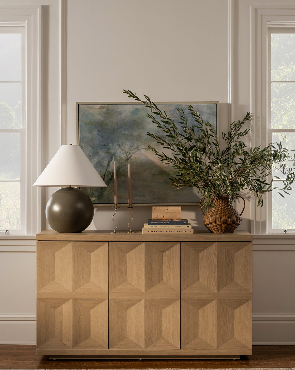 Buffet moderne en bois avec rangement 3 portes et lignes épurées pour le salon