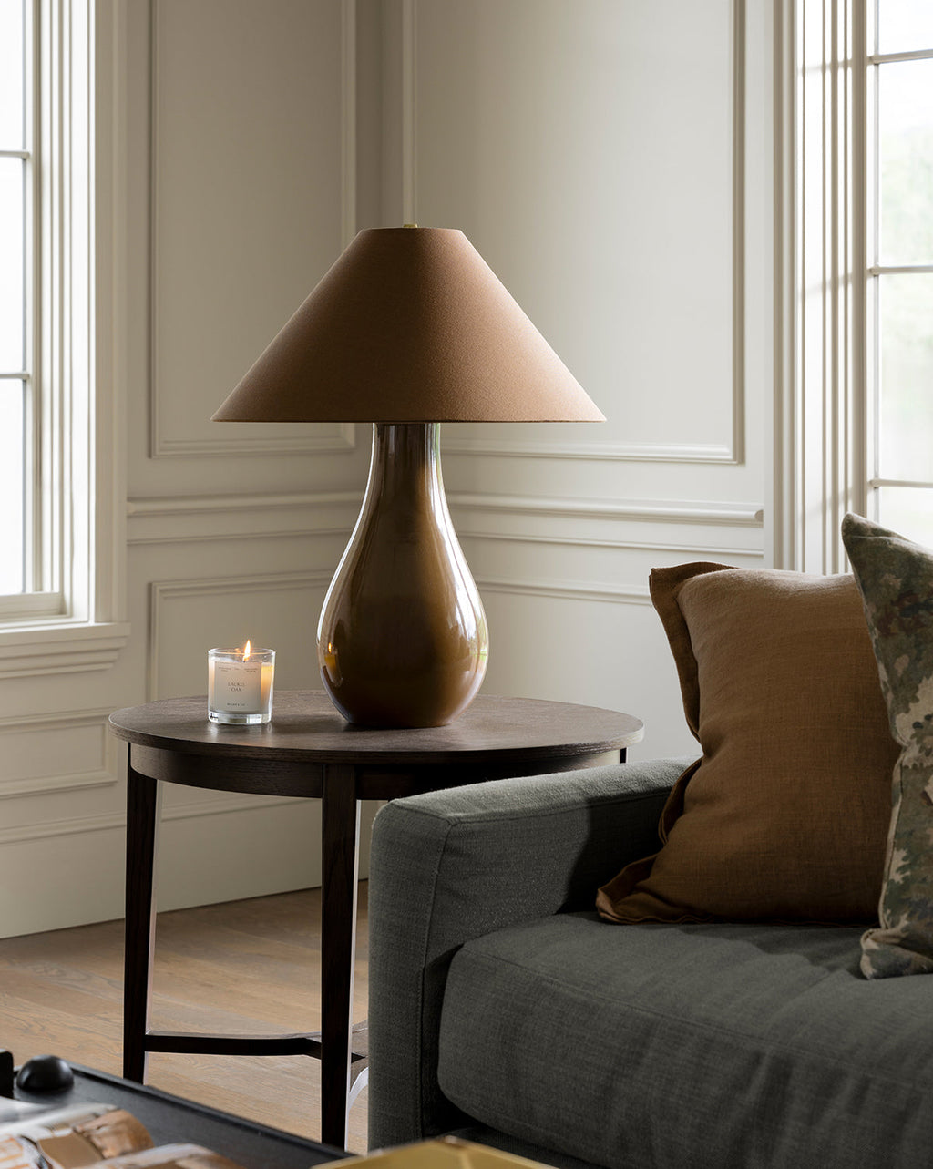 Guéridon moderne en bois au design polyvalent pour le salon